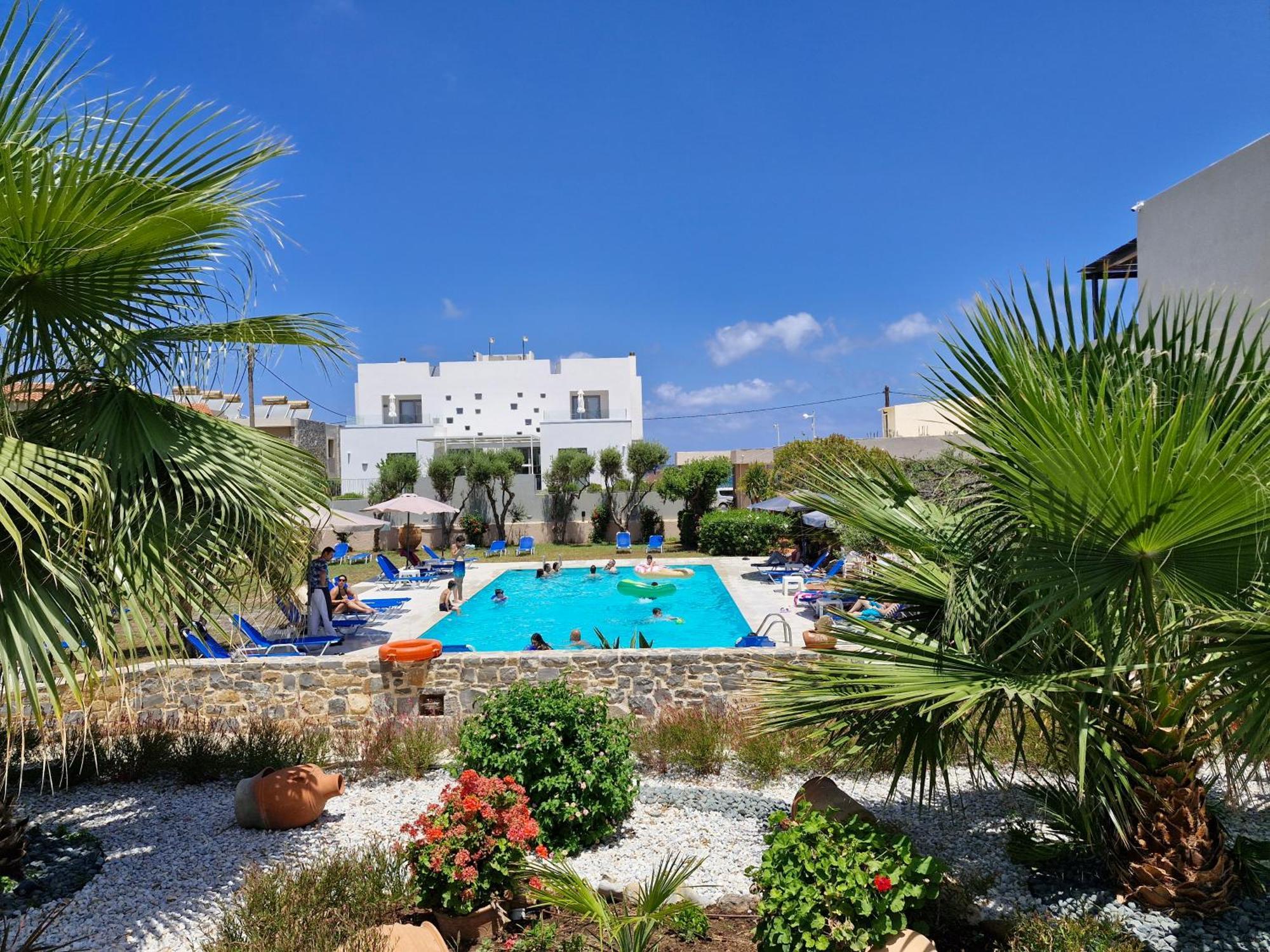 Creteco Hotel & Suites Goúrnes 外观 照片
