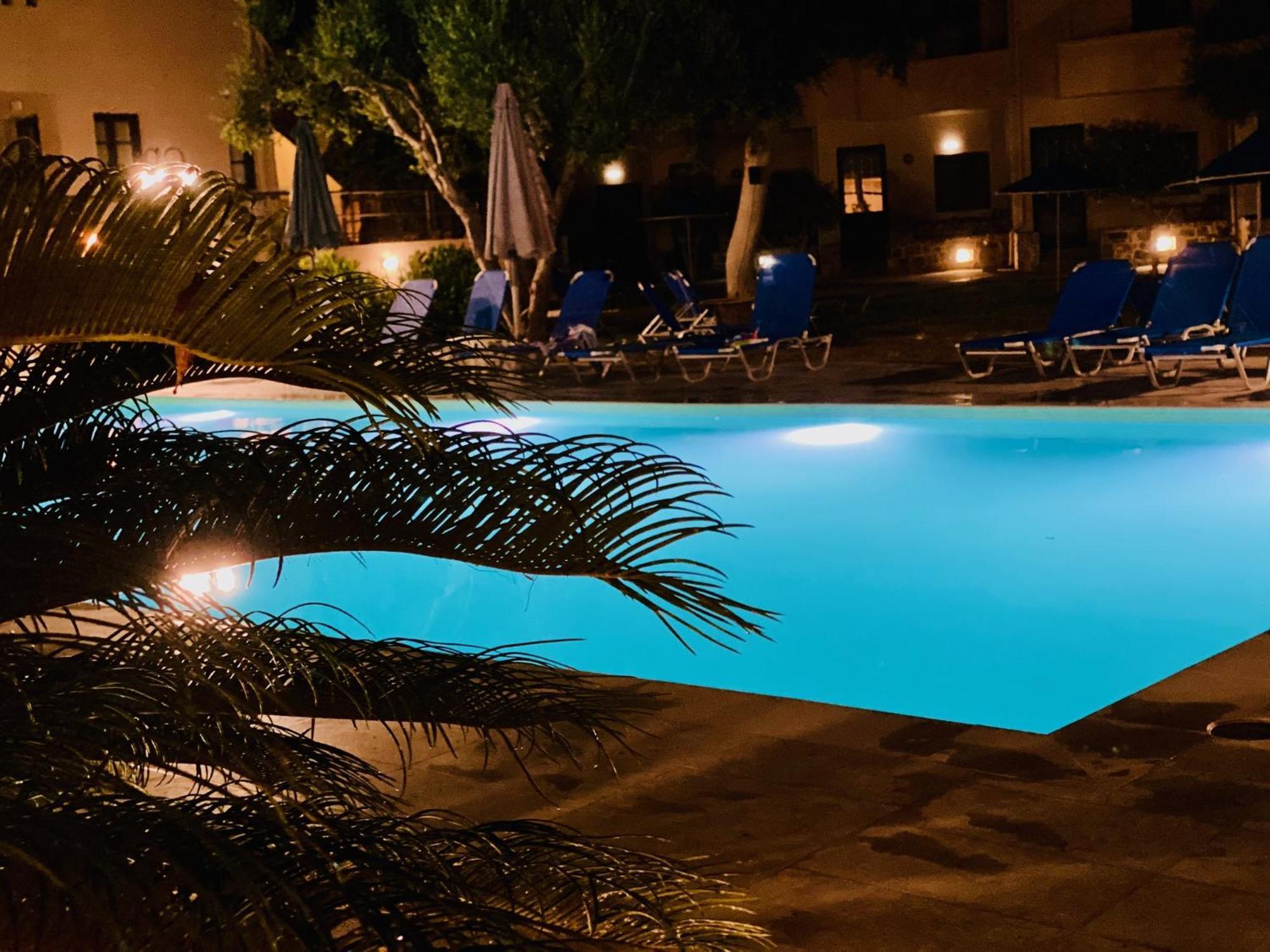 Creteco Hotel & Suites Goúrnes 外观 照片