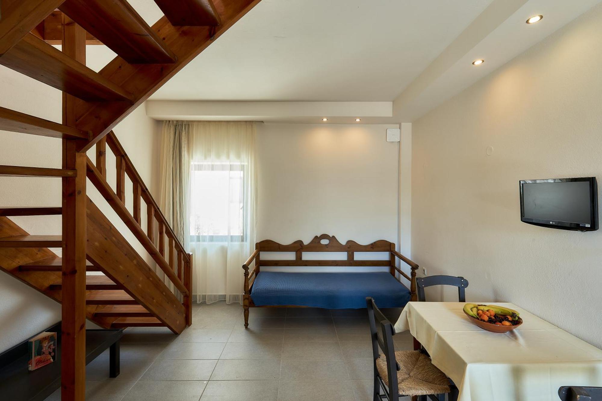 Creteco Hotel & Suites Goúrnes 外观 照片