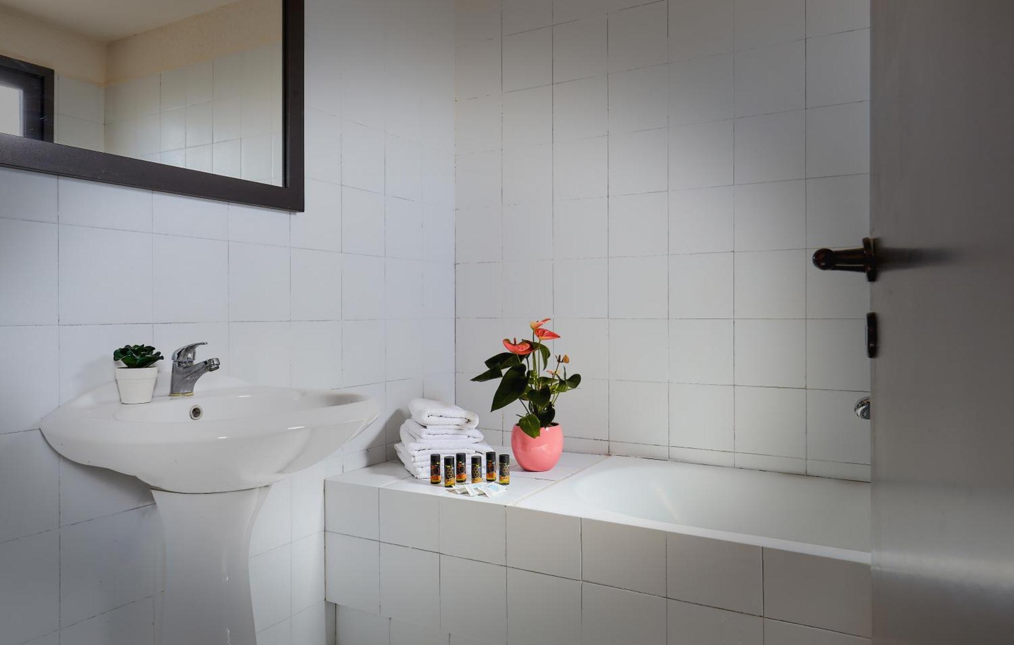 Creteco Hotel & Suites Goúrnes 外观 照片