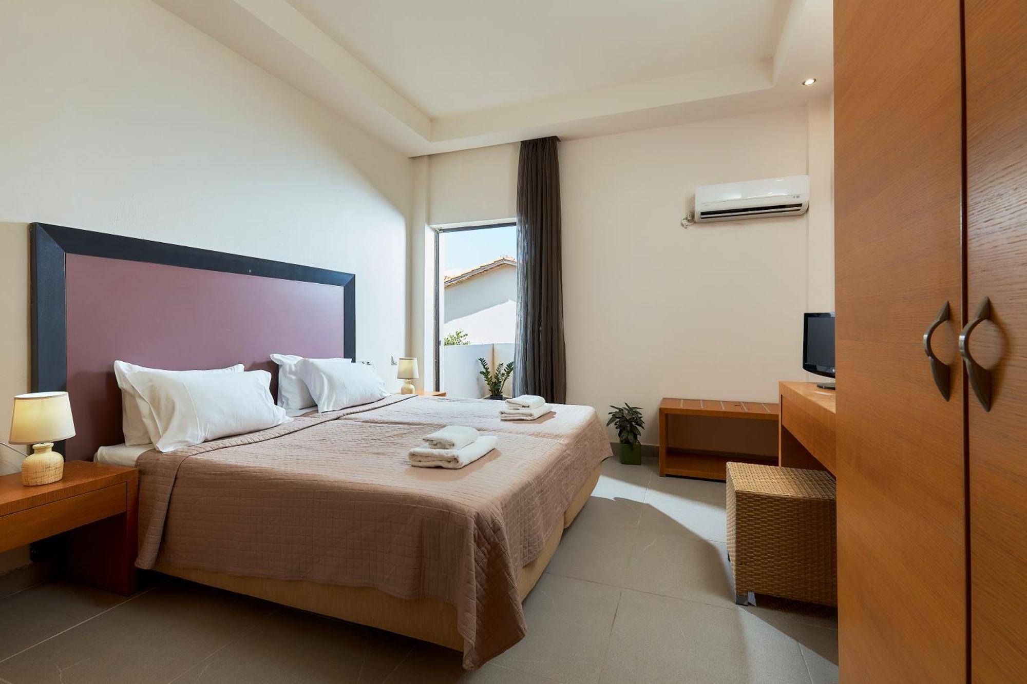 Creteco Hotel & Suites Goúrnes 外观 照片