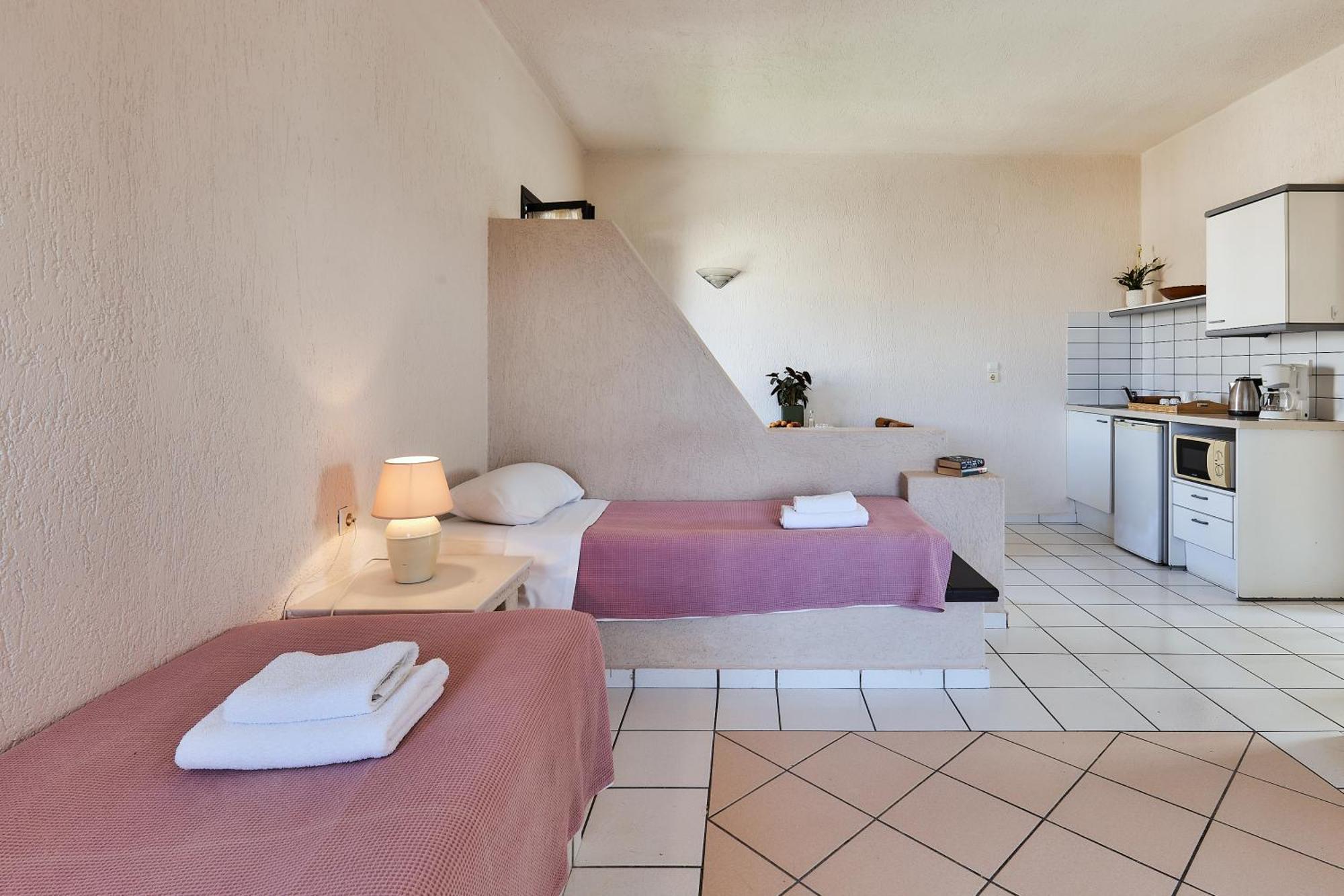 Creteco Hotel & Suites Goúrnes 外观 照片