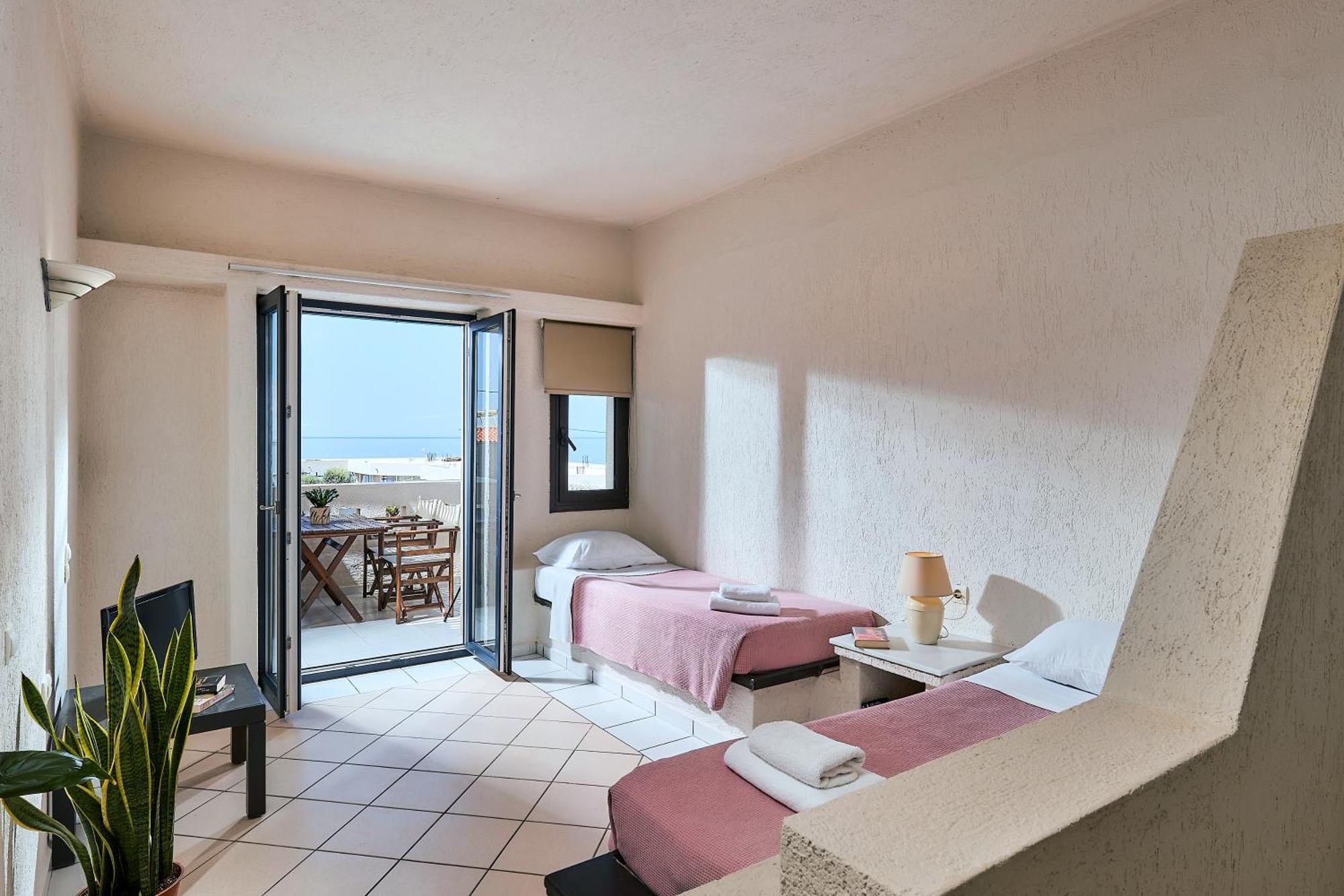 Creteco Hotel & Suites Goúrnes 外观 照片