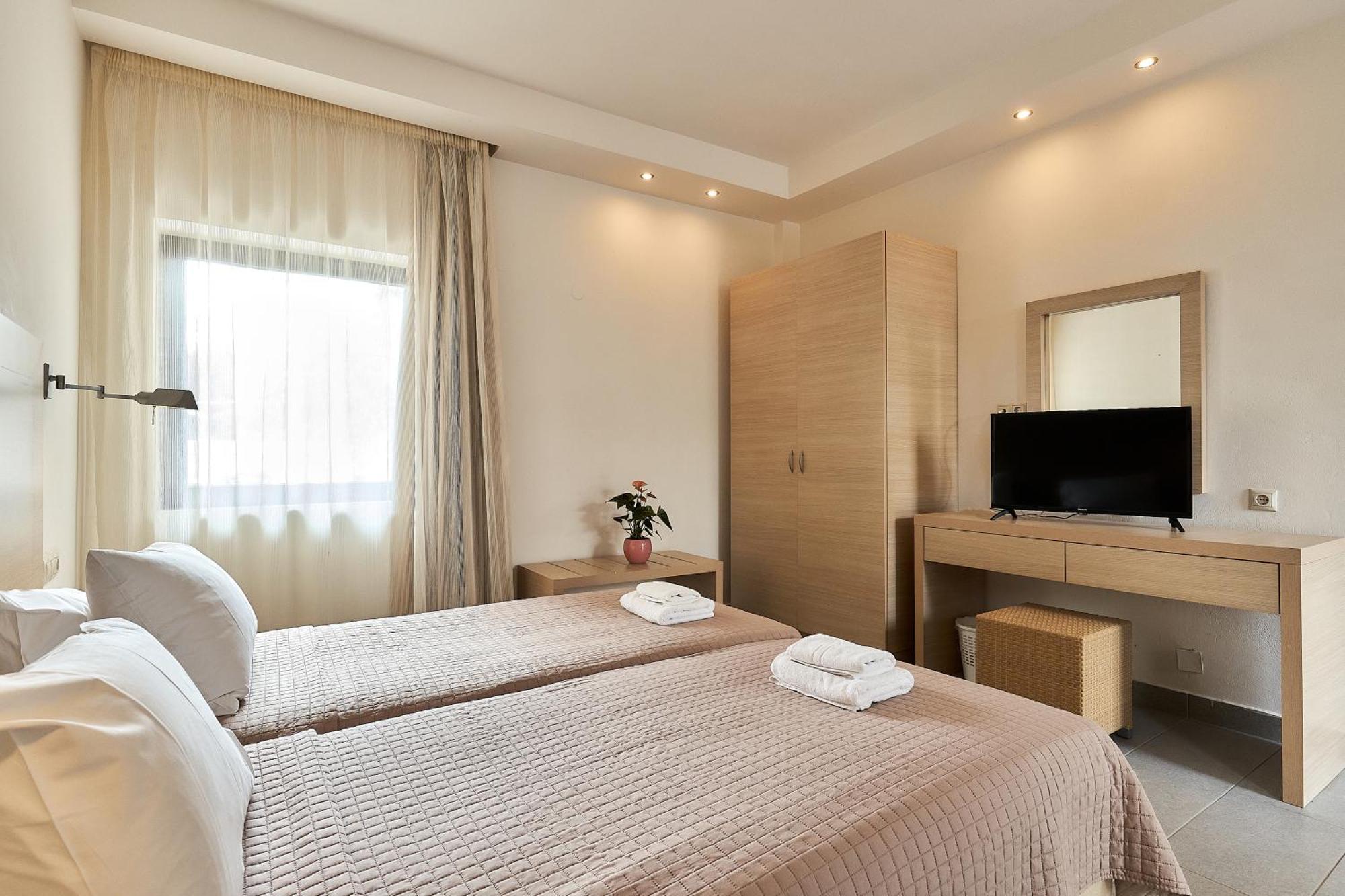 Creteco Hotel & Suites Goúrnes 外观 照片