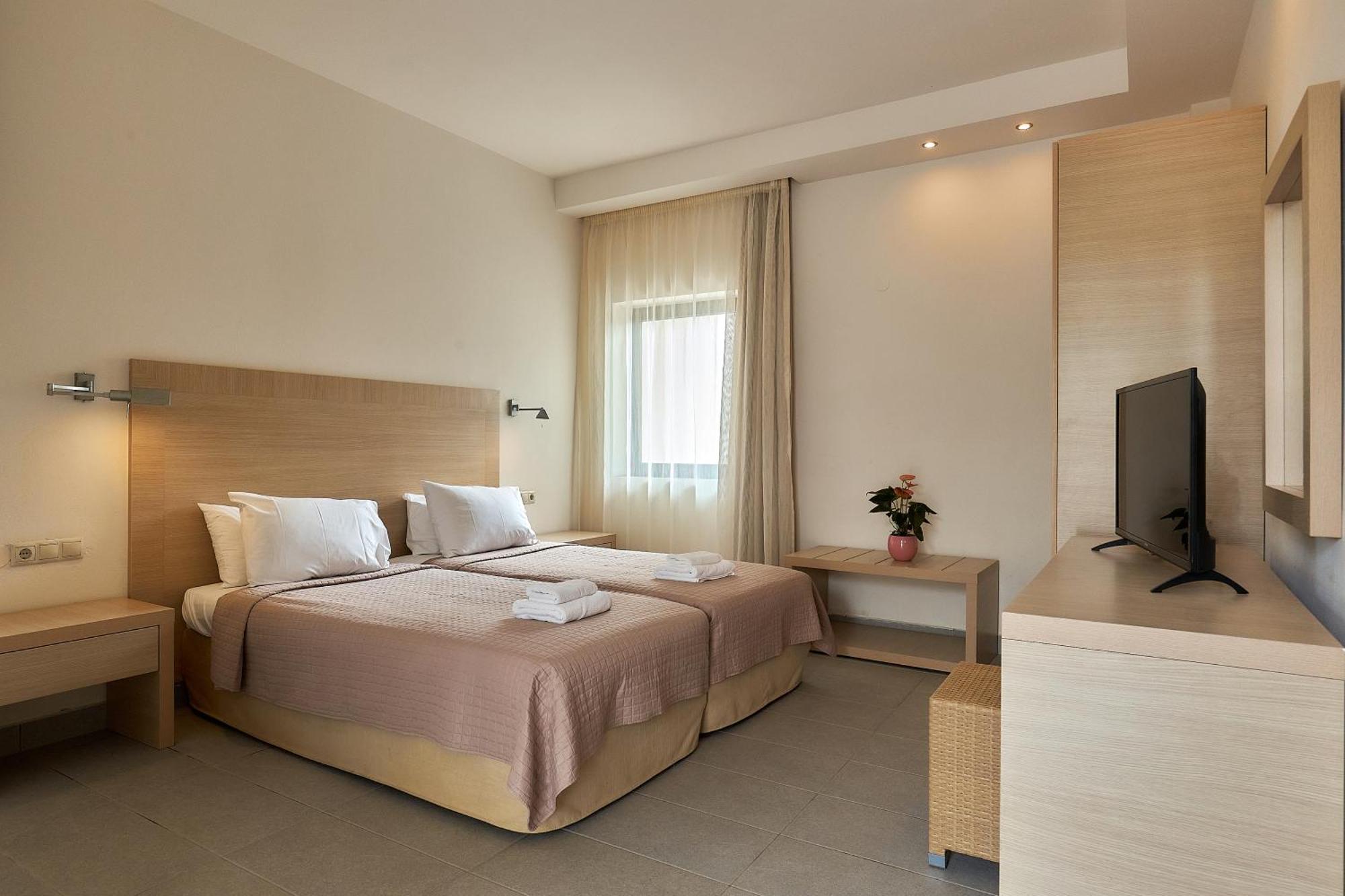 Creteco Hotel & Suites Goúrnes 外观 照片