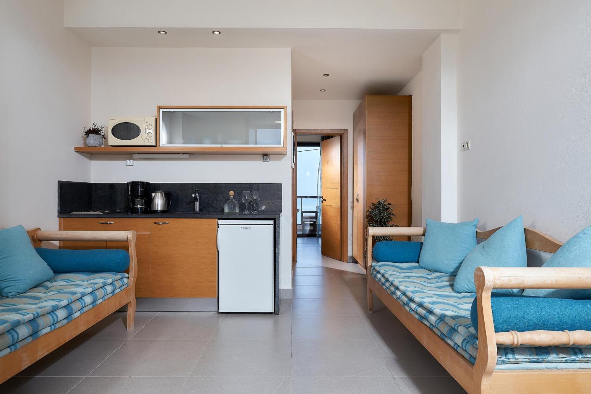 Creteco Hotel & Suites Goúrnes 外观 照片