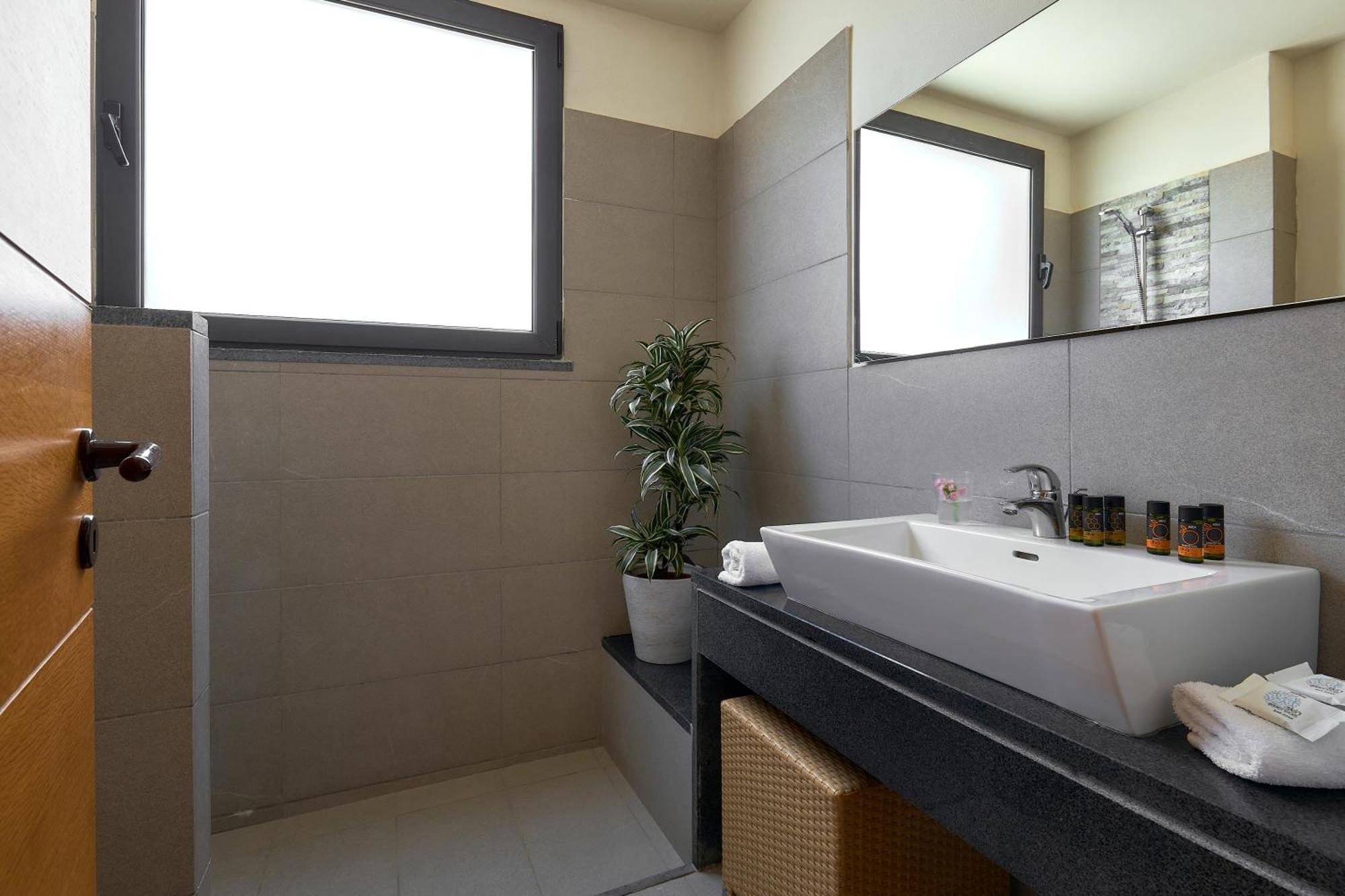 Creteco Hotel & Suites Goúrnes 外观 照片