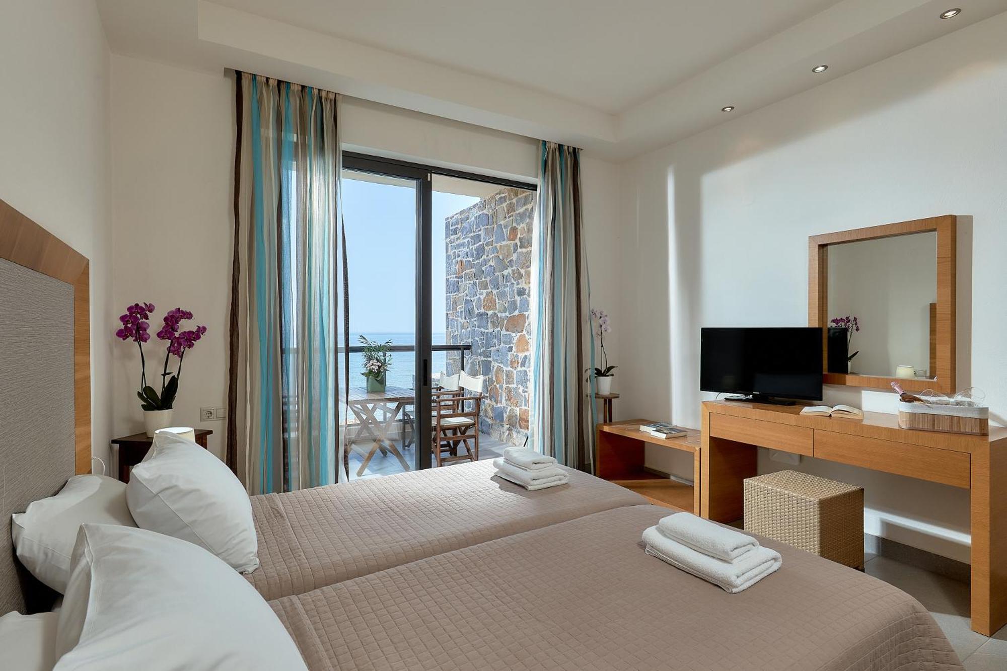 Creteco Hotel & Suites Goúrnes 外观 照片